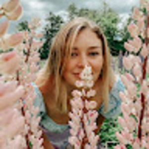 Meet your Posher, Bee